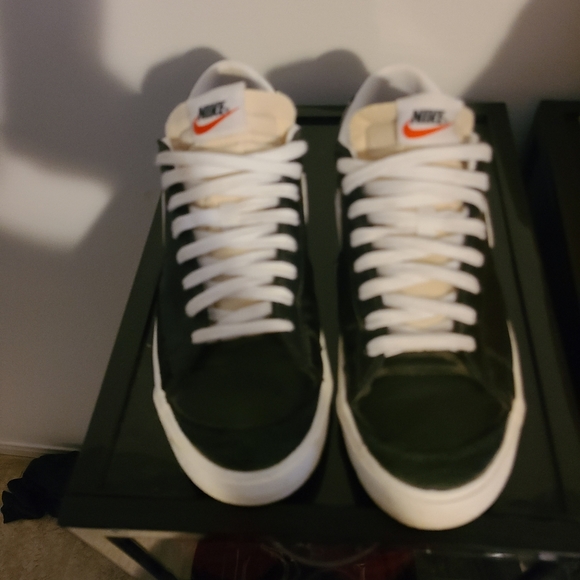 Nike - Picture 2 of 4